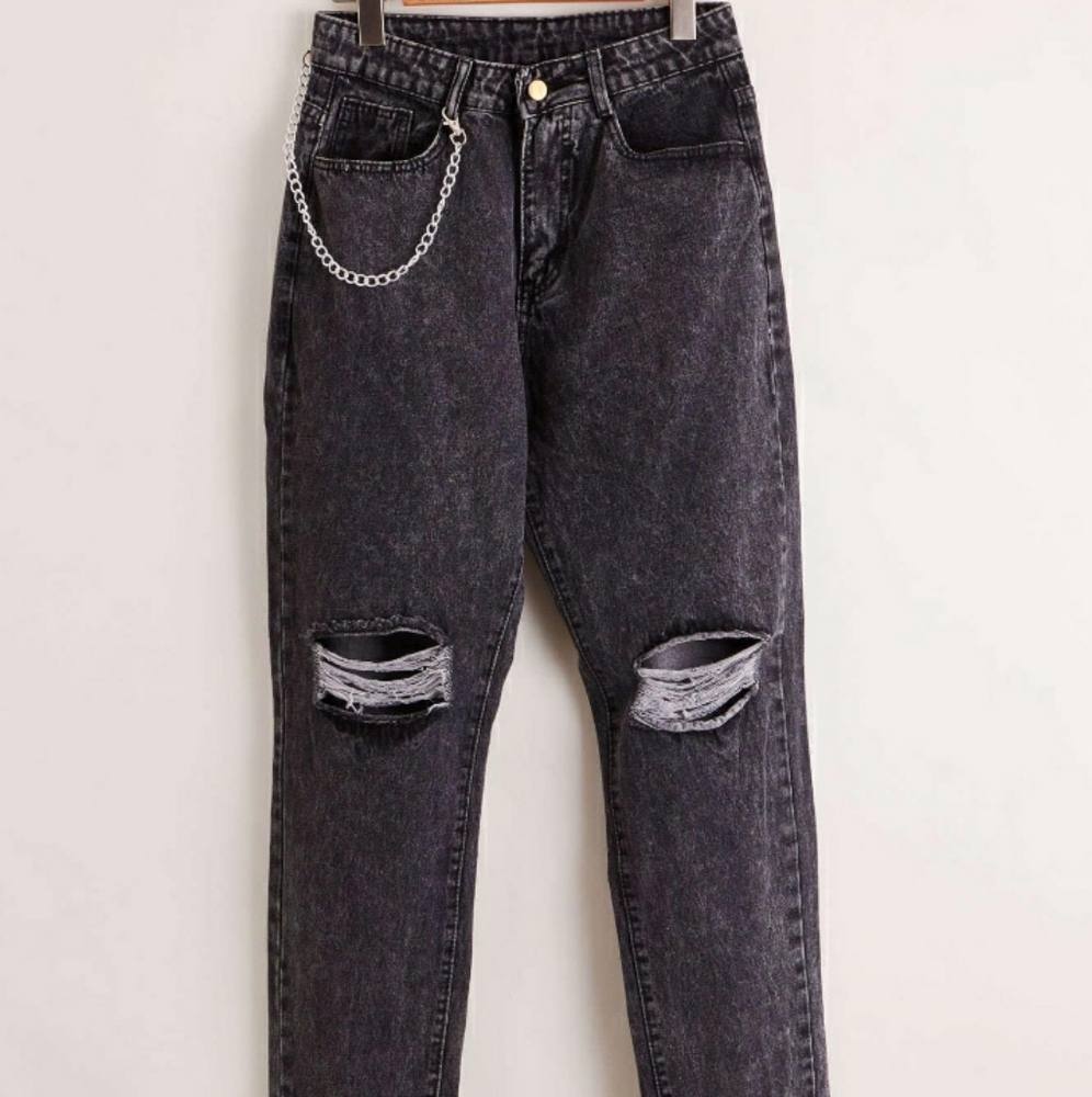 High Waisted Ripped Detail Mom Jeans With Chain